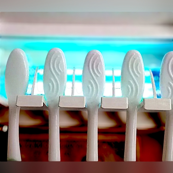 NIB UV Light Sterilizer, Toothbrush Holder & Cleaner, Auto Toothpaste Dispenser - Picture 10 of 14